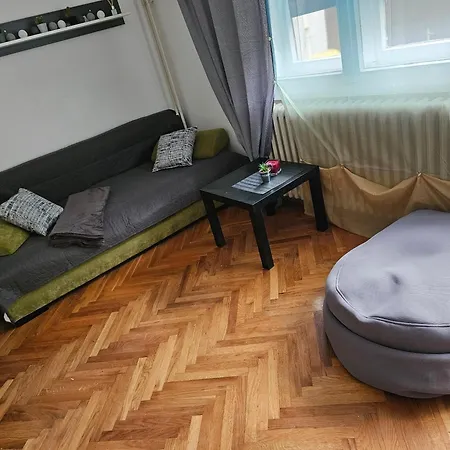 Kid 2 Apartment *